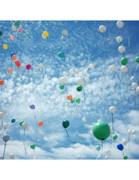 Suelta de globos de látex de 40cm hinchados con helio y Lazo