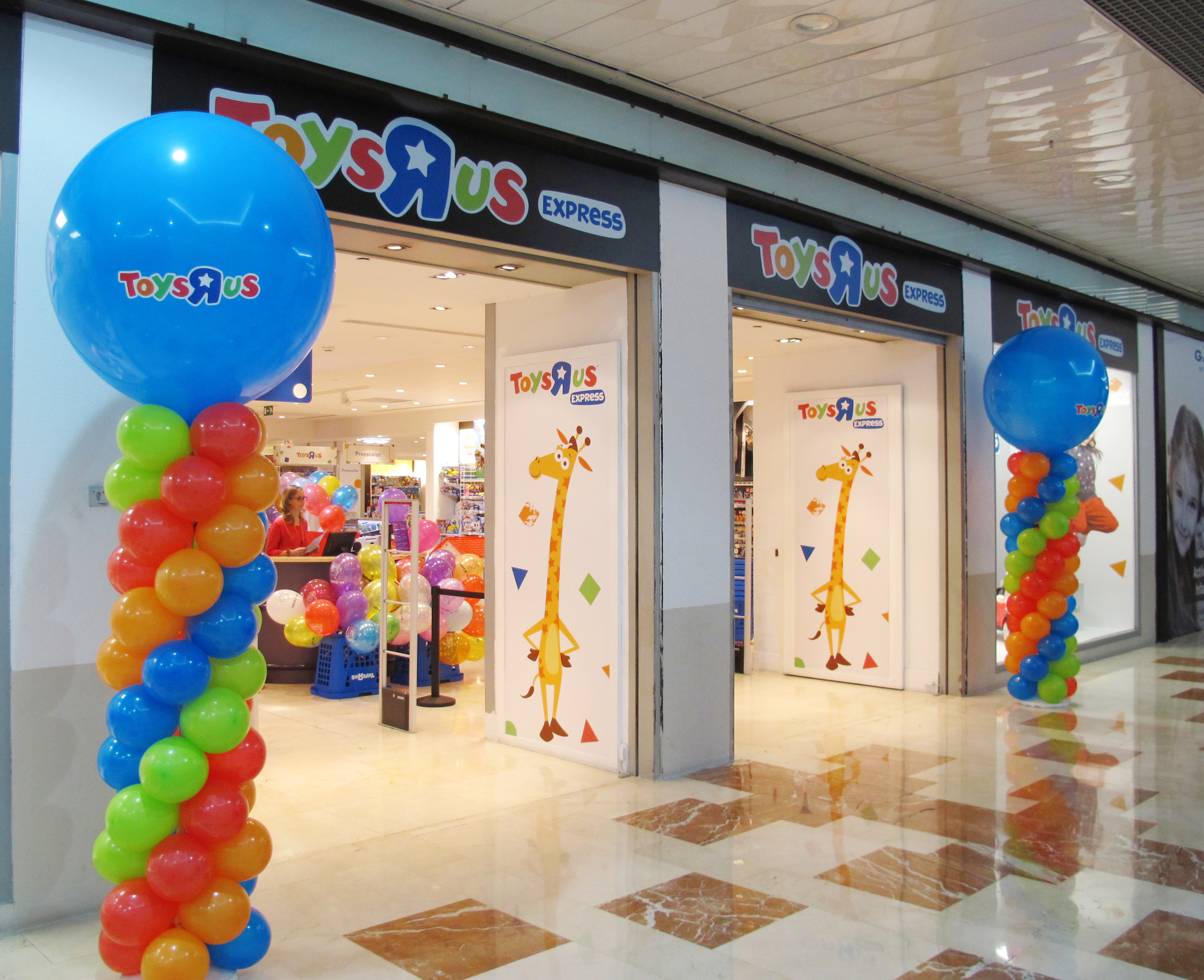 columnas-personalizada-toys-r-us-02.jpg