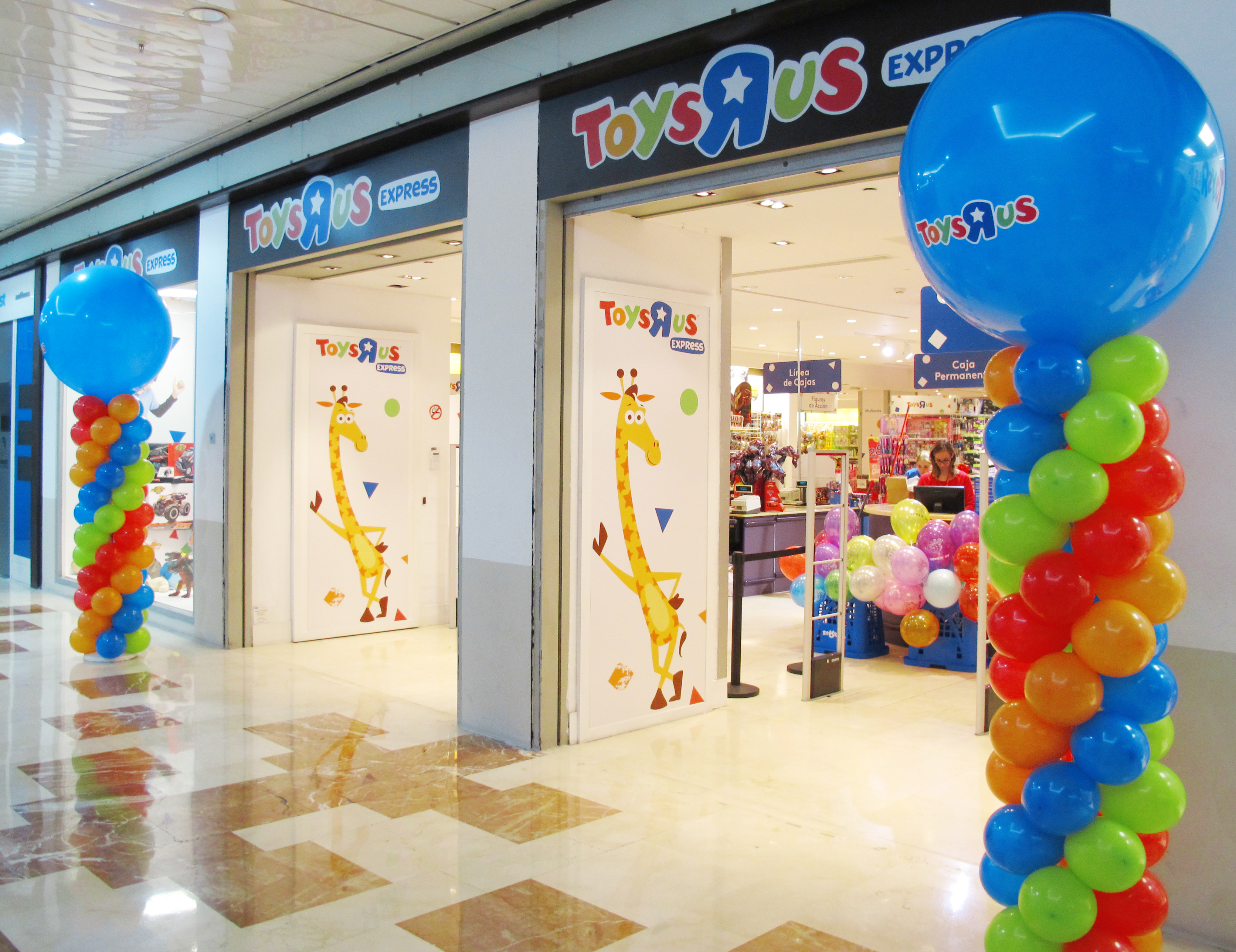 columnas-personalizada-toys-r-us-12.jpg