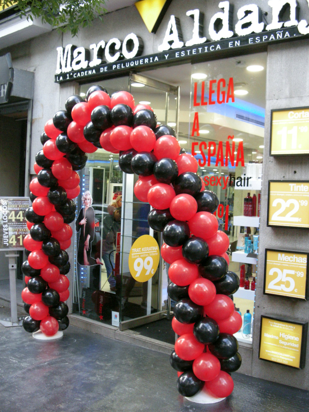 Decoracion con Arco de Globos para Marco Aldany 