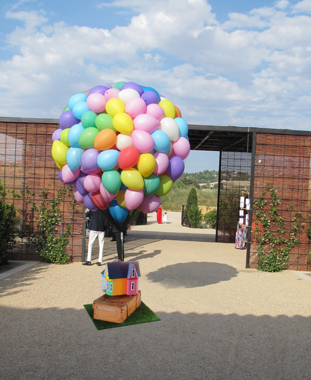 Reflexión Santo Gracioso Decoracion con Globos Casita UP - DonGlobo - DonGlobo.com