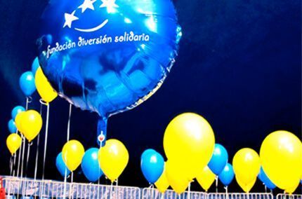 Decoración con globos fundación Diversión Solidaria