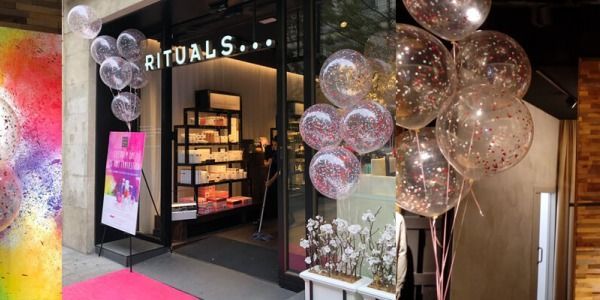 Decoración con globos para tiendas Rituals
