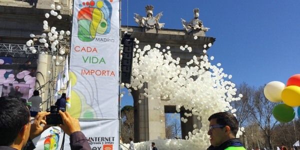 Suelta de globos para Cada Vida Importa